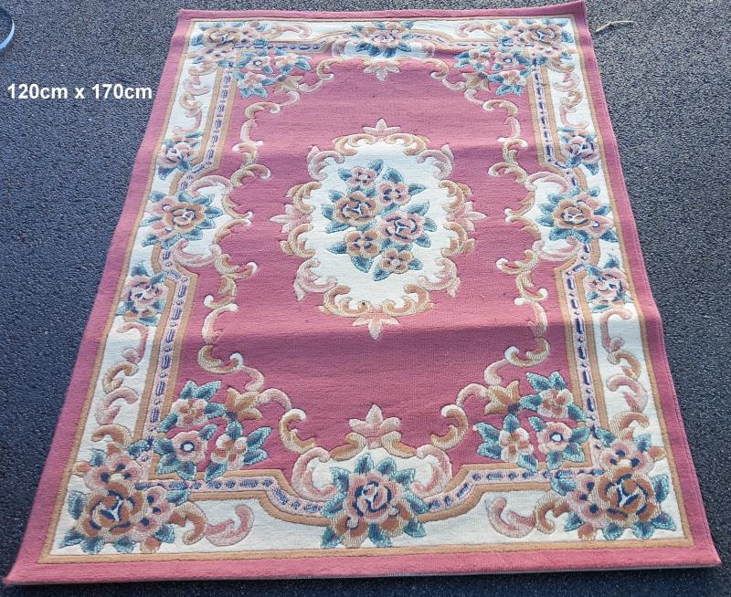 A pink patterned rug - 120cm x 170cm (COLLECT ONLY)