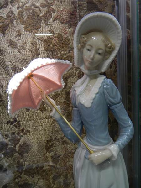 A Lladro figure of a lady with parasol. - Image 2 of 3