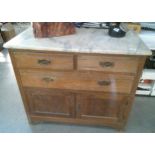 An edwardian marble top satin walnut washstand with cupboard doors and 3 draws. 92x48x H78cm