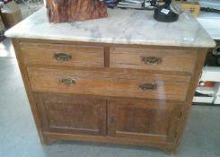An edwardian marble top satin walnut washstand with cupboard doors and 3 draws. 92x48x H78cm