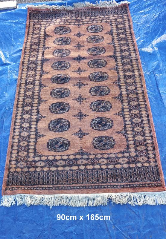 A green patterned rug - 150cm x 80cm & 1 other rug - 90cm x 165cm (COLLECT ONLY) - Image 5 of 6