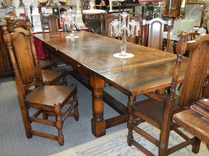 A superb quality draw leaf banqueting table with eight dining chairs, 275 cm closed, 322 cm open.