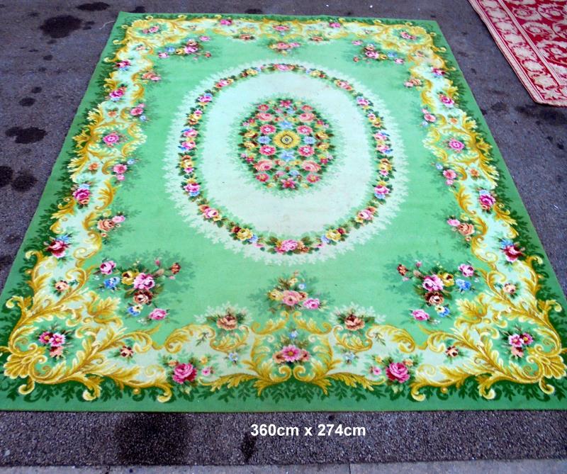 An XL green floral patterned rug made by Royal Cumberland - 360cm x 274cm (COLLECT ONLY) - Image 2 of 2