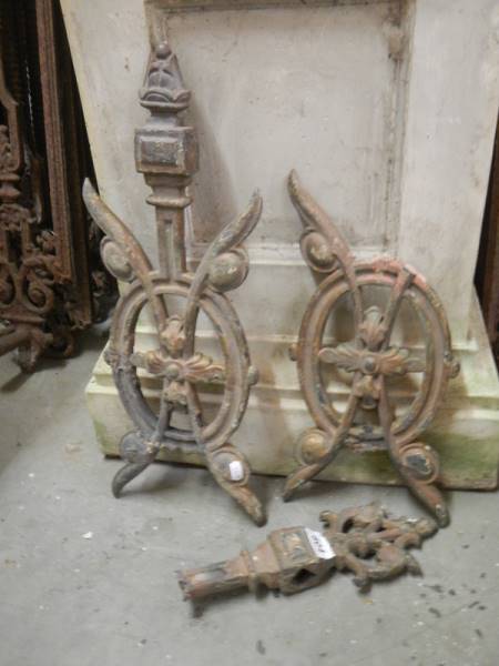 Two items of decorative cast iron, one a/f.