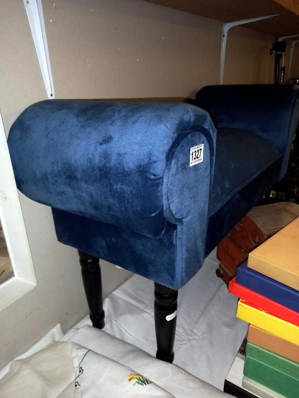 A blue velvet covered wing arm stool/seat - 88cm x 30cm x 40cm high (seat), 52cm (arm) (COLLECT - Image 2 of 2