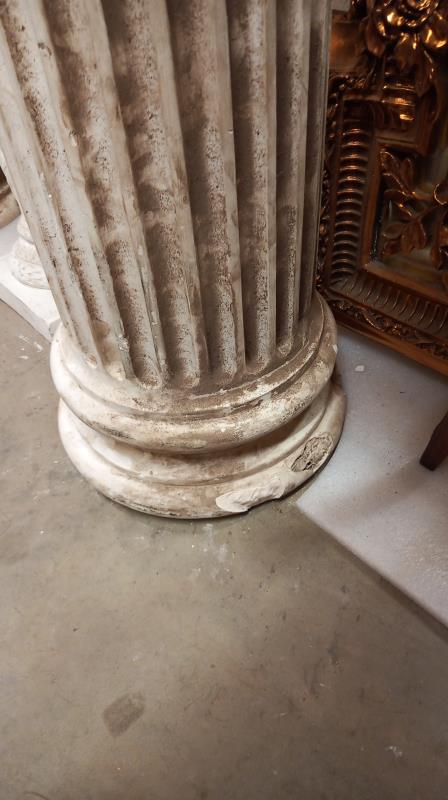 A set of four tall columns. COLLECT ONLY. - Image 9 of 10