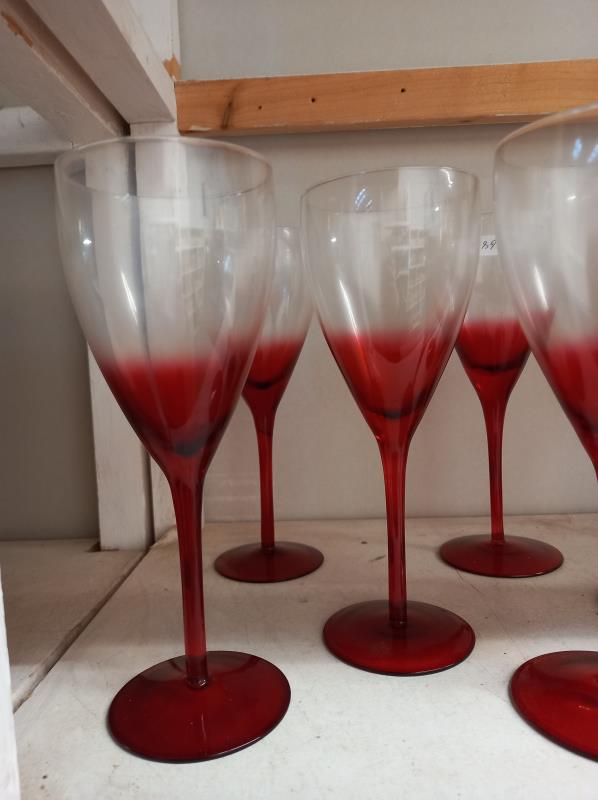 6 ruby glass & clear champagne glasses - Image 2 of 3