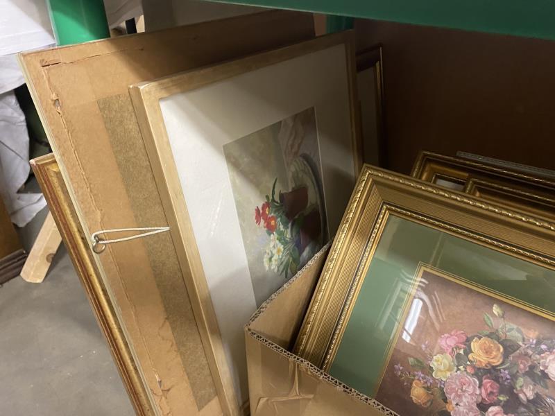 A box of various size picture frames with pictures - Image 3 of 3