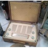 Vintage Vidor cased radio
