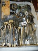 A mixed lot of cutlery.