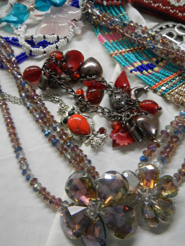 A quantity of necklaces. - Image 2 of 3