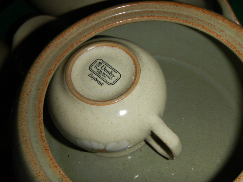 A box of Denby pottery. - Image 2 of 2