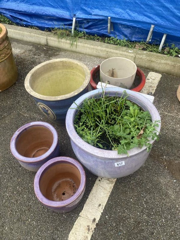 6 ceramic garden pots of various sizes