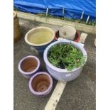 6 ceramic garden pots of various sizes