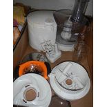 A mixed lot of kitchen ware,