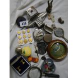 A mixed lot of collectable items.