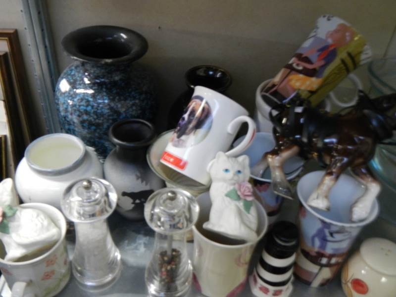 A mixed lot of ceramics and glass ware (one shelf). - Image 3 of 3