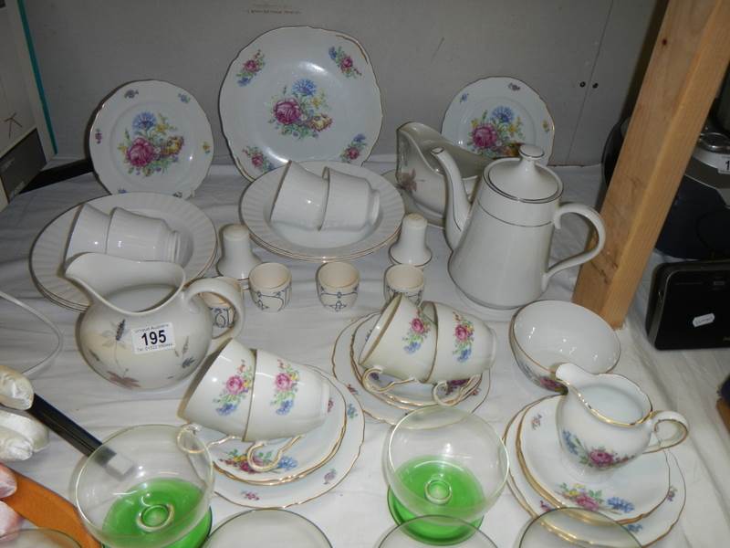 A mixed lot of tea ware etc.,