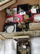 A mixed lot of costume jewellery.