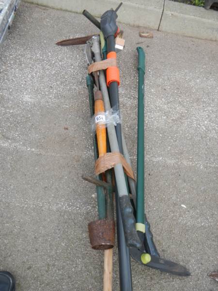 A good lot of garden tools. COLLECT ONLY.