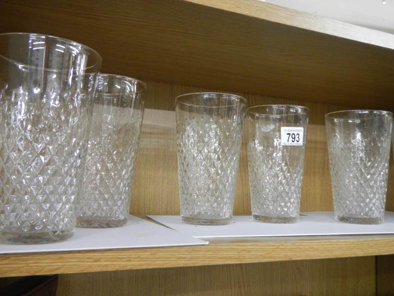 A set of six drinking glasses. - Image 2 of 3
