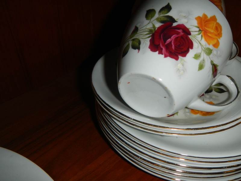 An Alfred Meakin Glo-white Rose pattern tea and dinner service. - Image 2 of 2