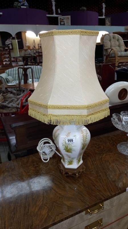 An oriental style urn table lamp, COLLECT ONLY