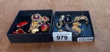 A quantity of decorative brooches including cats, dog & apple etc.