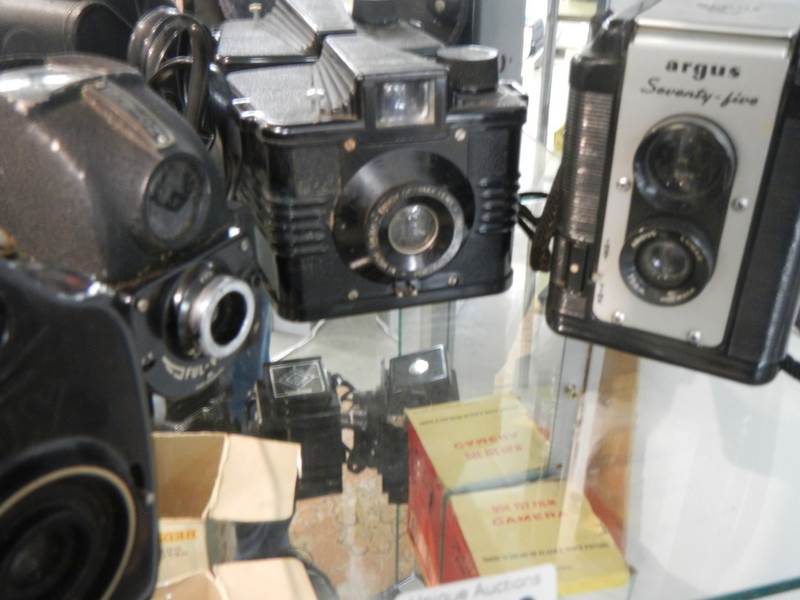 Four vintage camera's. - Image 2 of 2