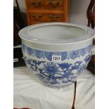 A large blue and white Chinese fish bowl/jardiniere, 41 cm diameter.