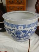 A large blue and white Chinese fish bowl/jardiniere, 41 cm diameter.