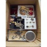 A mixed lot of old jewellery including silver and old paste items, three graces cameo,