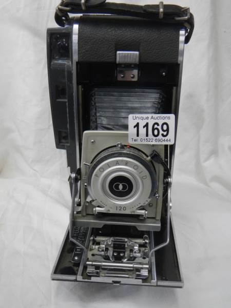 A vintage folding Polaroid camera. - Image 2 of 4