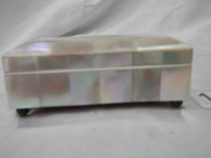 A mother of pearl stamp box, in good condition. - Image 2 of 3