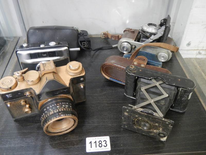 A shelf of vintage camera's.