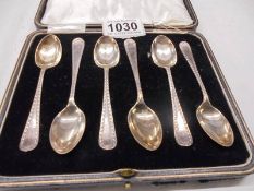 A cased set of six silver teaspoons, 72 grams.