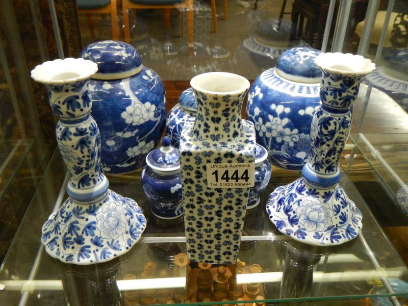 A mixed lot of blue and white ceramics.