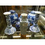 A mixed lot of blue and white ceramics.