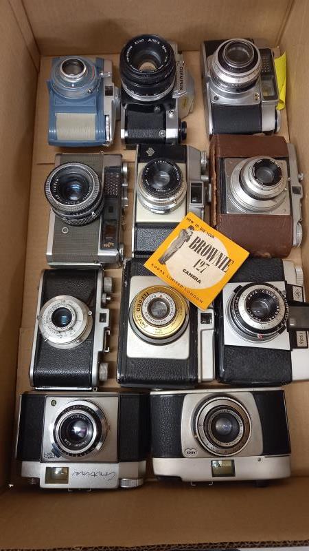 A box of 11 assorted cameras - Image 2 of 2