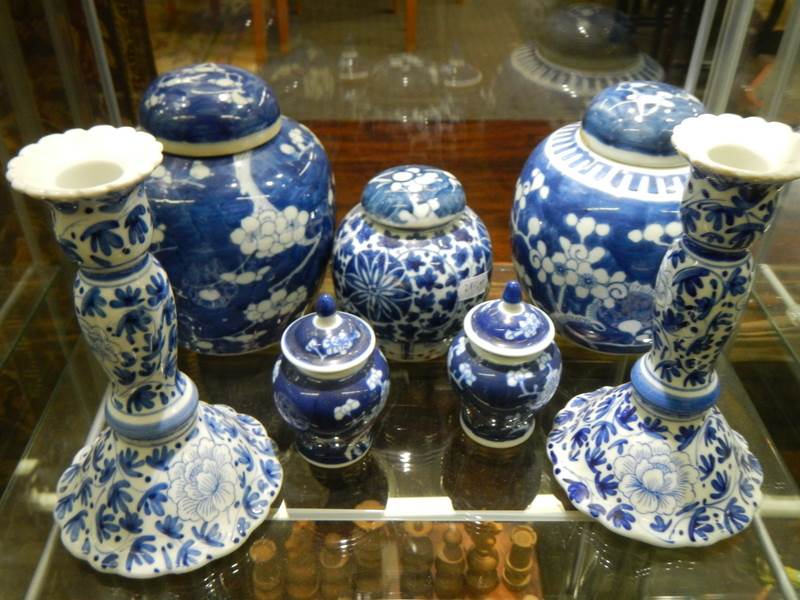 A mixed lot of blue and white ceramics. - Image 2 of 8
