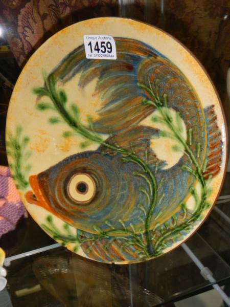 A signed hand painted dish featuring fish (possibly Cornish). - Image 2 of 3