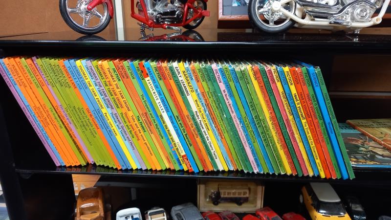 A good lot of 60+ Ladybird books - Image 2 of 3