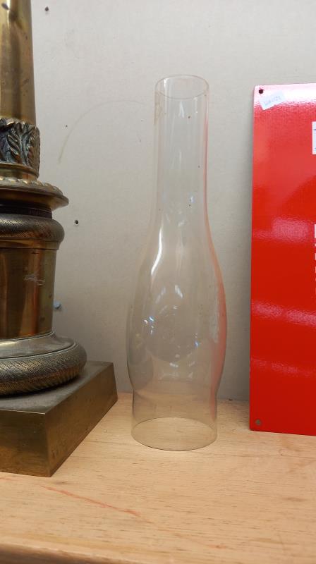 A Victorian brass oil lamp column, cut glass drop in font & 2 chimneys - Image 4 of 9