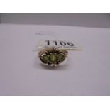 A gold ring set three green stones, size S half, 3.8 grams.