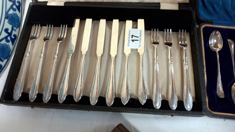 2 vintage cased EPNS cutlery sets - Image 2 of 3