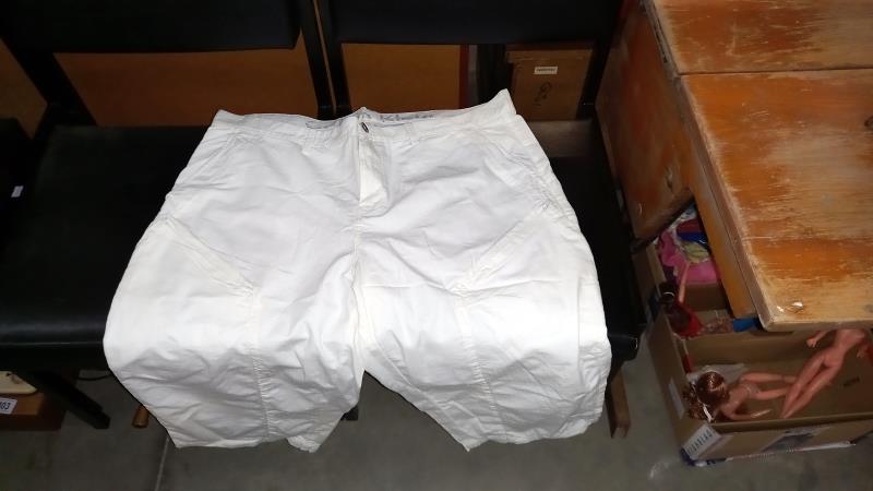 4 pairs of Calvin Klein long shorts, (2 x 36", 2 x 38" ) plus 2 Abercromby & Fitch, New York (1 x - Image 3 of 7