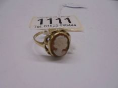 A gold cameo ring, size N, 2.2 grams.