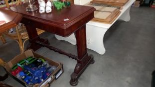 A Victorian mahogany side/tea table 91cm x51cm x 73cm high