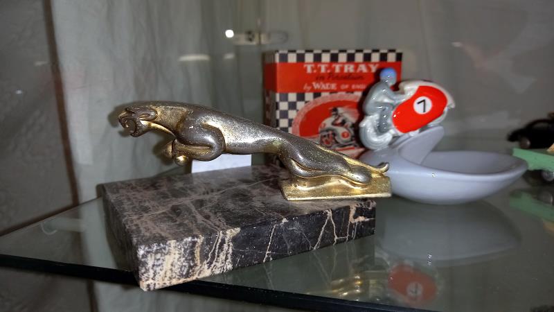 A boxed Wade TT ashtray and a jaguar car mascot - Image 3 of 3