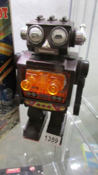 A boxed 'S.H.' Japan battery operated fighting robot. - Image 2 of 3